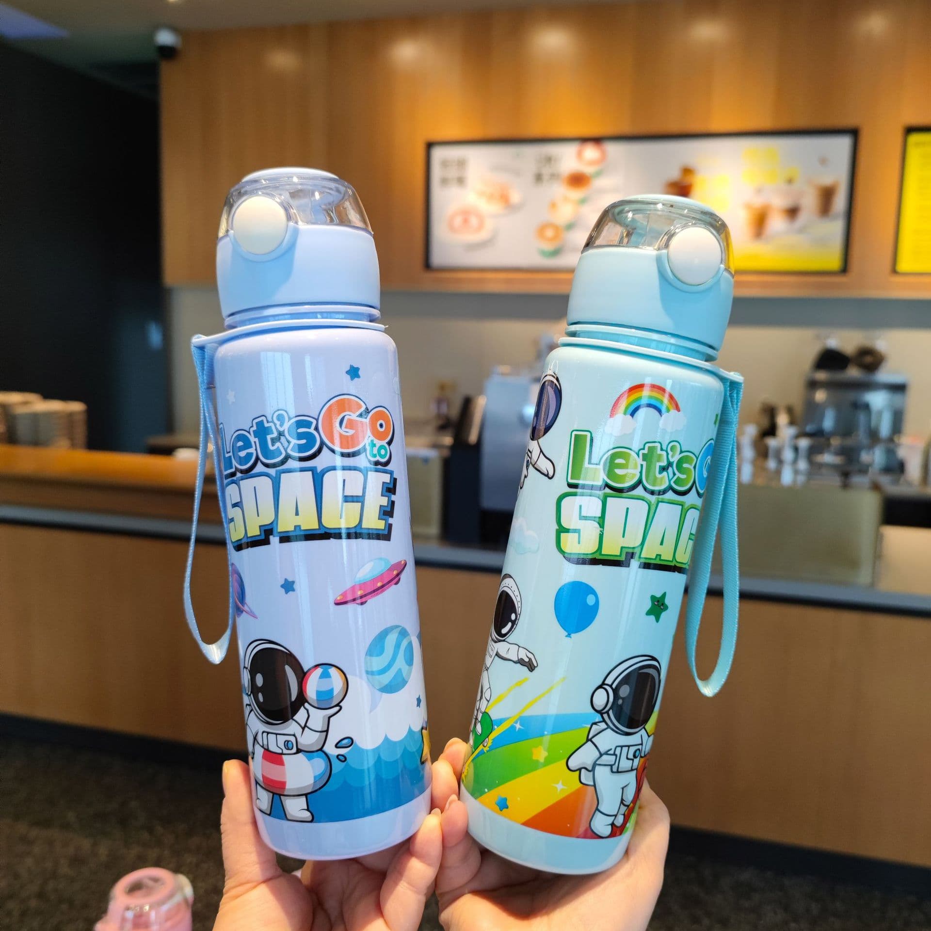 Space Astronaut Straw Plastic Cup Cross-border Plastic Handle Travel Mug Fitness Sports Space Cup for Students and Adults