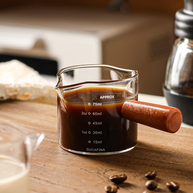 Coffee cup with graduations, espresso extraction measuring cup, wooden handle, milk jug, shot ounce cup, exquisite.