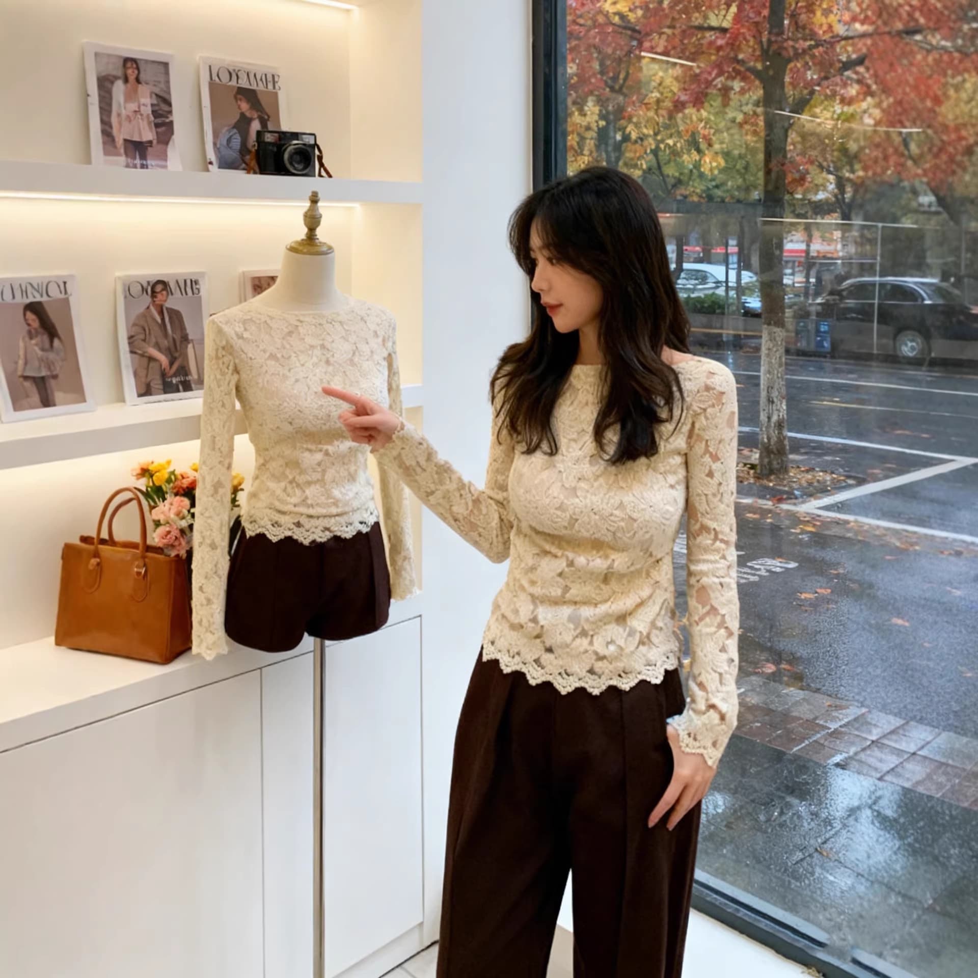 Elegant Slim-Fit Long-Sleeve Base Top Chic Fashion Top French Sexy Hollow Lace Design Inner Layer