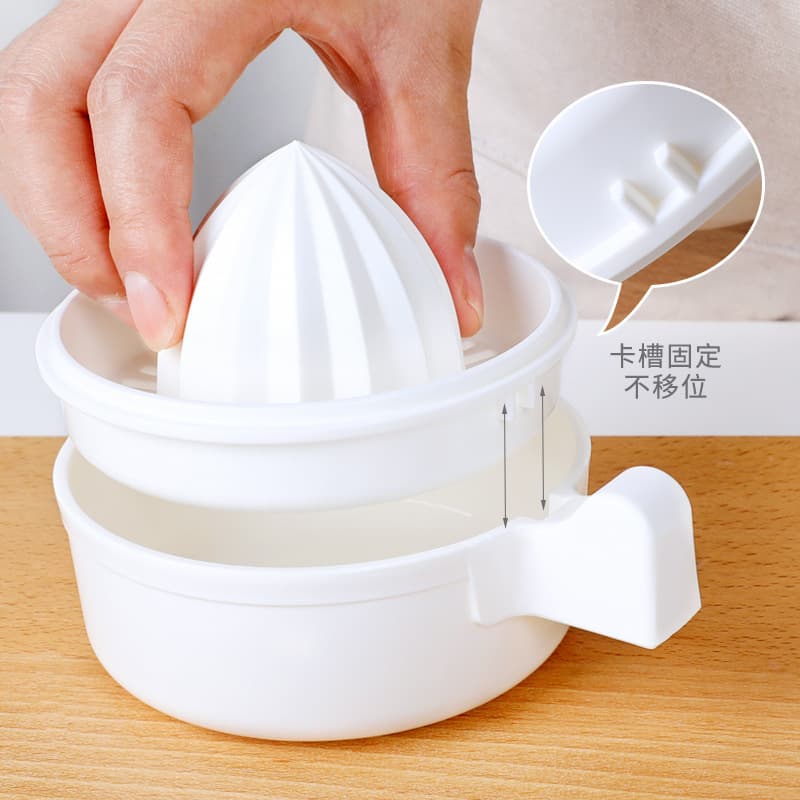 Manual Kitchen Fruit Juicer Orange Squeezer Lemon Press Home Use Plastic Material Easy to Clean Efficient Juicing Tool