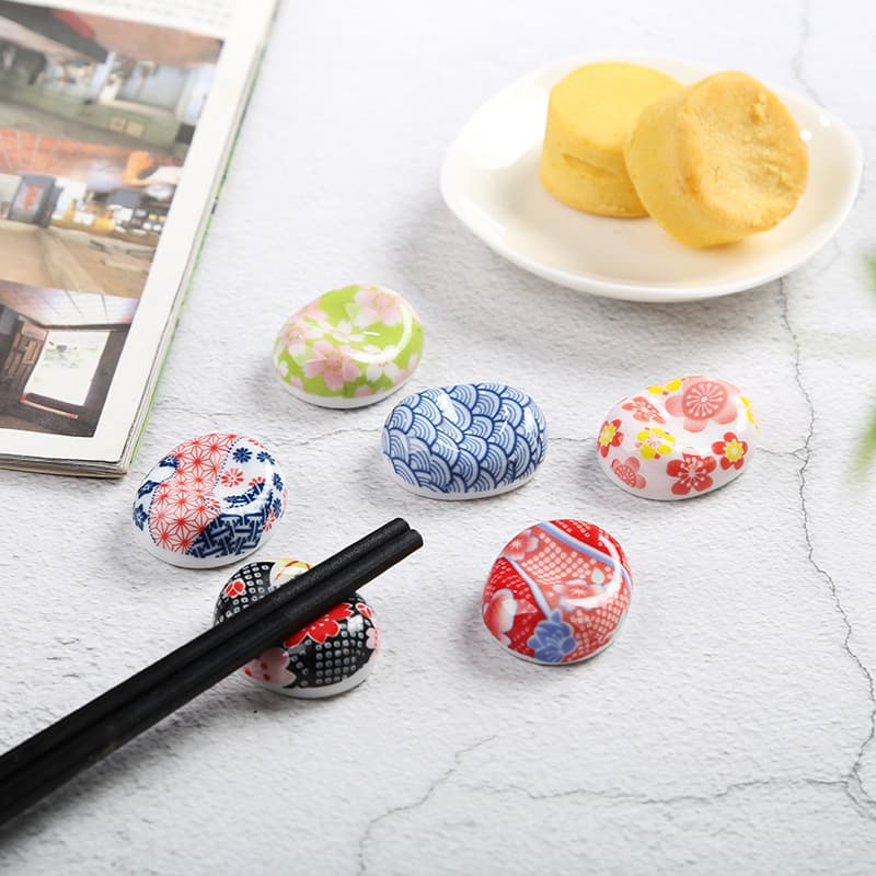 Japanese-style broad bean ceramic chopstick rest, suitable for hotels and restaurants; ZAKKA cherry blossom chopstick rest, suitable for home use, pen holder.
