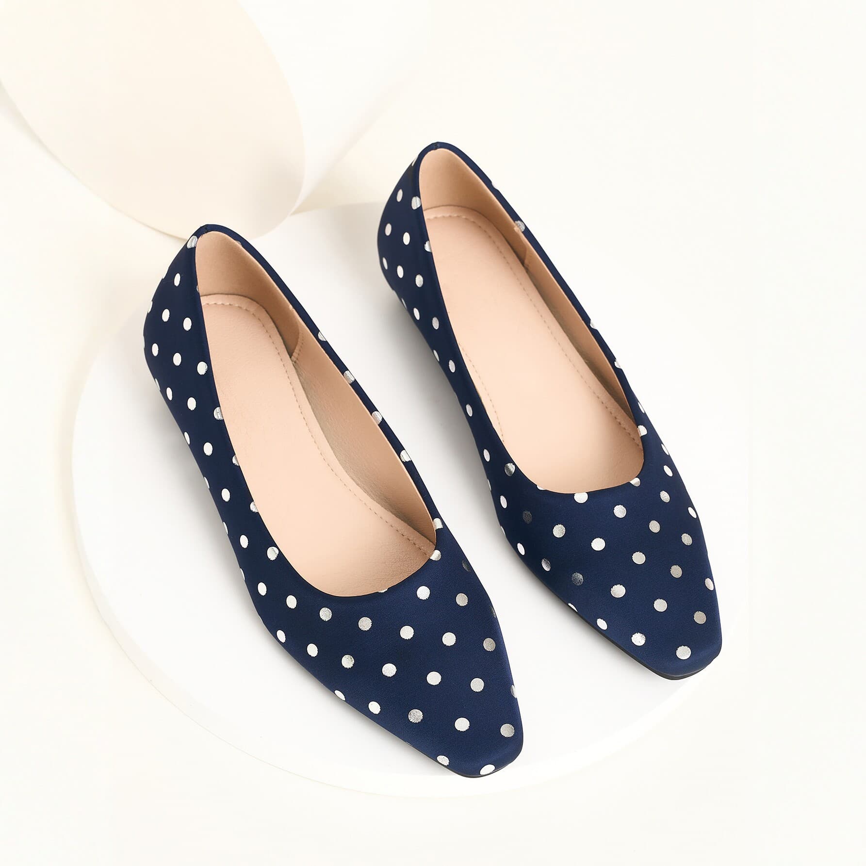 2026 New French-Style Polka Dot Pointed Toe Wedge Heels Women's Slip-On Versatile Commuter Shoes Spring and Autumn Style Loafers