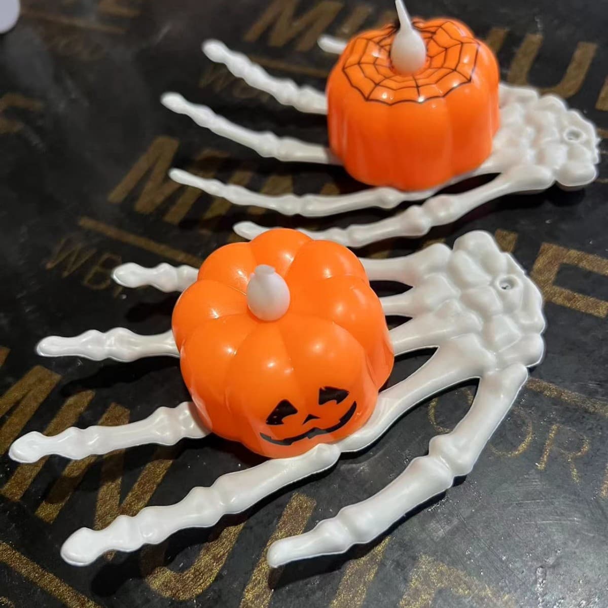 Halloween Skeleton Claw Funny Party, Escape Room Bar Decoration Atmosphere Ornament Props, Hanging Ghost Accessories Pair