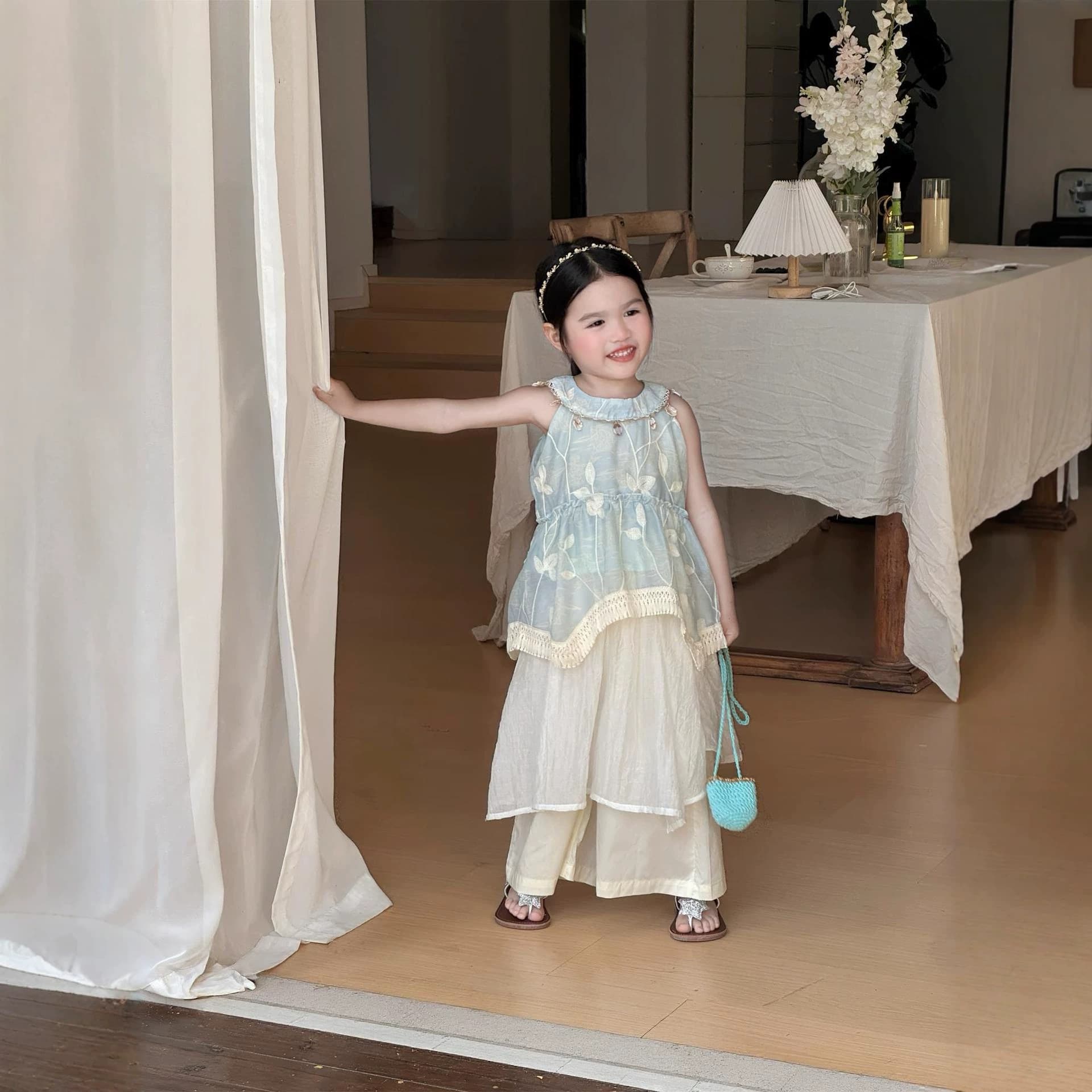 Girls summer ethnic style blue three-dimensional embroidery mustache wavy edge doll collar halter top white butt curtain pants