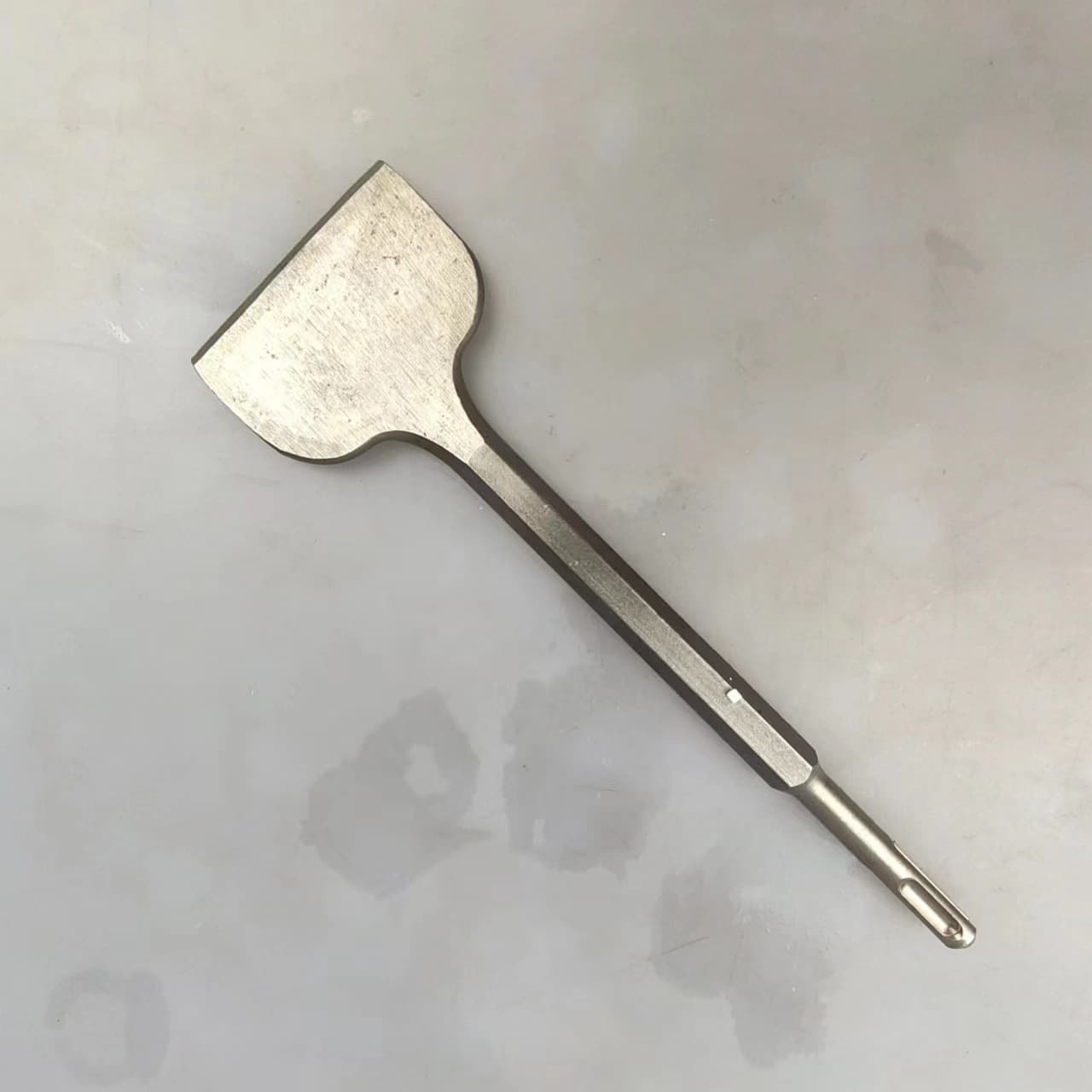 Round shank two-groove two-flute lightweight electric hammer extended and widened shovel chisels for concrete, rock, and mine small shovels