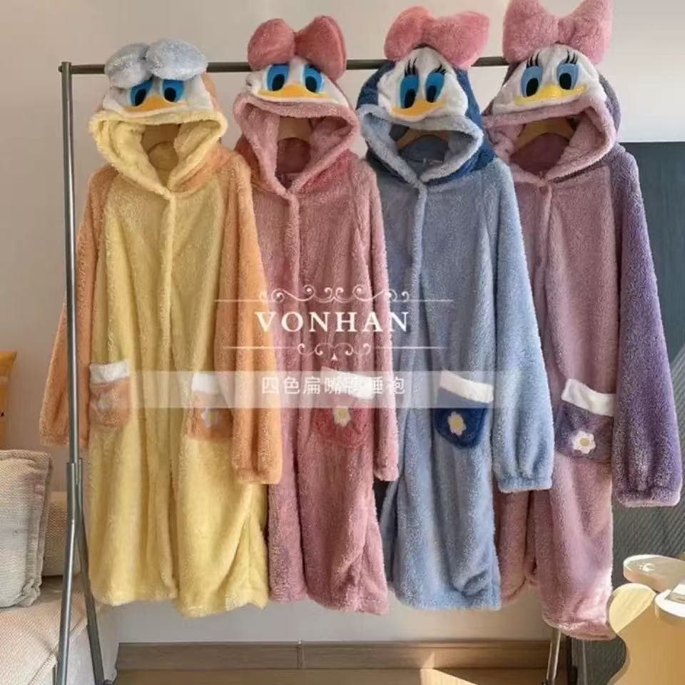 Qiaoyuhan New Cartoon Old Duck Robe Cute Long Nightgown Couple Plus Size Coral Fleece Pajamas Thick Plush