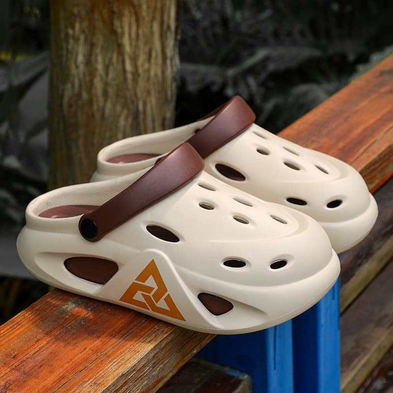 Closed-Toe Slippers Thick Sole Height Increase Men Summer Anti-Slip Perforated Shoes Marshmallow Feel Wear-Resistant Breathable Outdoor Beach Sandals Wholesale