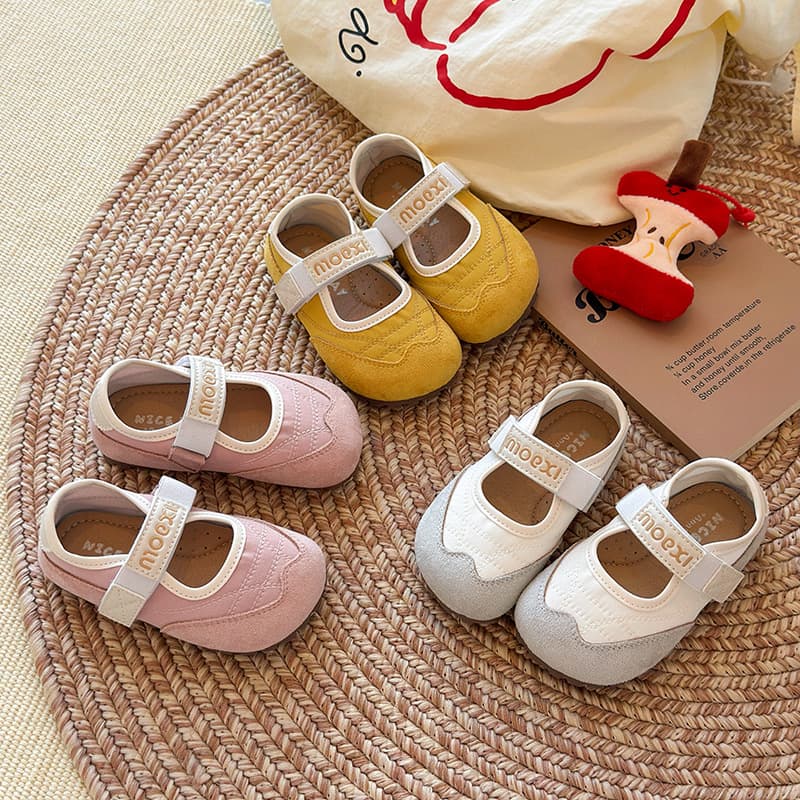 INS Low-Cut Training Shoes 2025 Autumn New Korean Style Girls Casual Sports Shoes Soft Sole Mary Jane Agassi Shoes