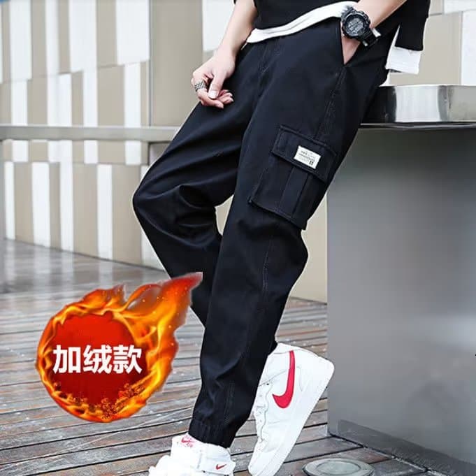 Men's cargo pants, autumn/winter 2025 new style, fleece-lined, thickened, loose-fitting, casual, jogger-leg pants, trendy Korean style.