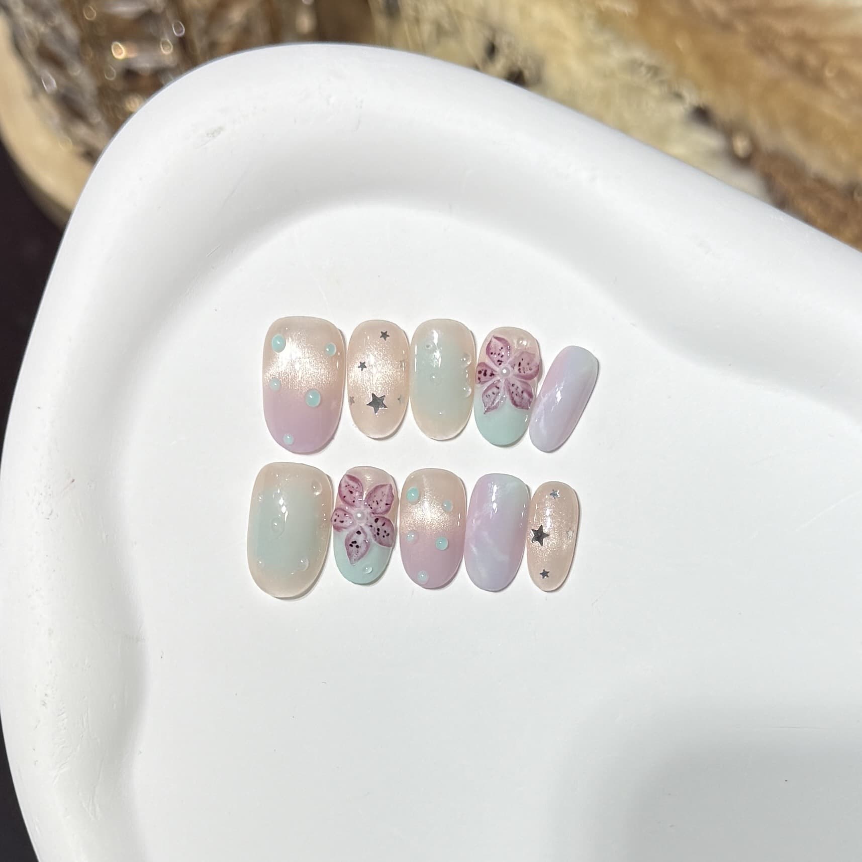 Dai Ruisen [Xingyu Begonia] Gentle Purple Short Cat Eye Manicure French Carved Handmade Wear Nails