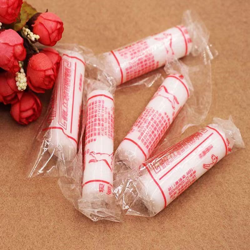 Domestic facial oil, old-fashioned stick oil, anti-drying and anti-frostbite hand, foot and mouth oil, autumn and winter moisturizing hand cream.