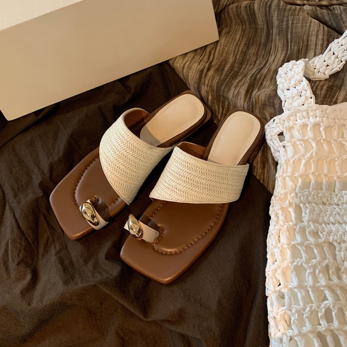 Women's Chunky Heel Vacation Style Woven Toe Post Sandals Summer 2024 New French Casual Slippers