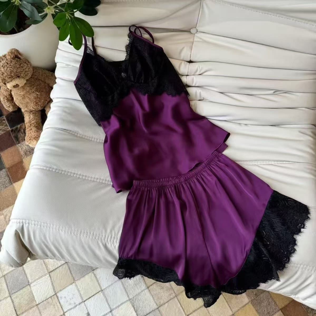 [In Stock] Two-Piece Camisole and Shorts Set Thin Ice Silk Pajamas for Women with Built-in Pads, Pure and Alluring Style Loungewear Suitable for Outdoor Wear