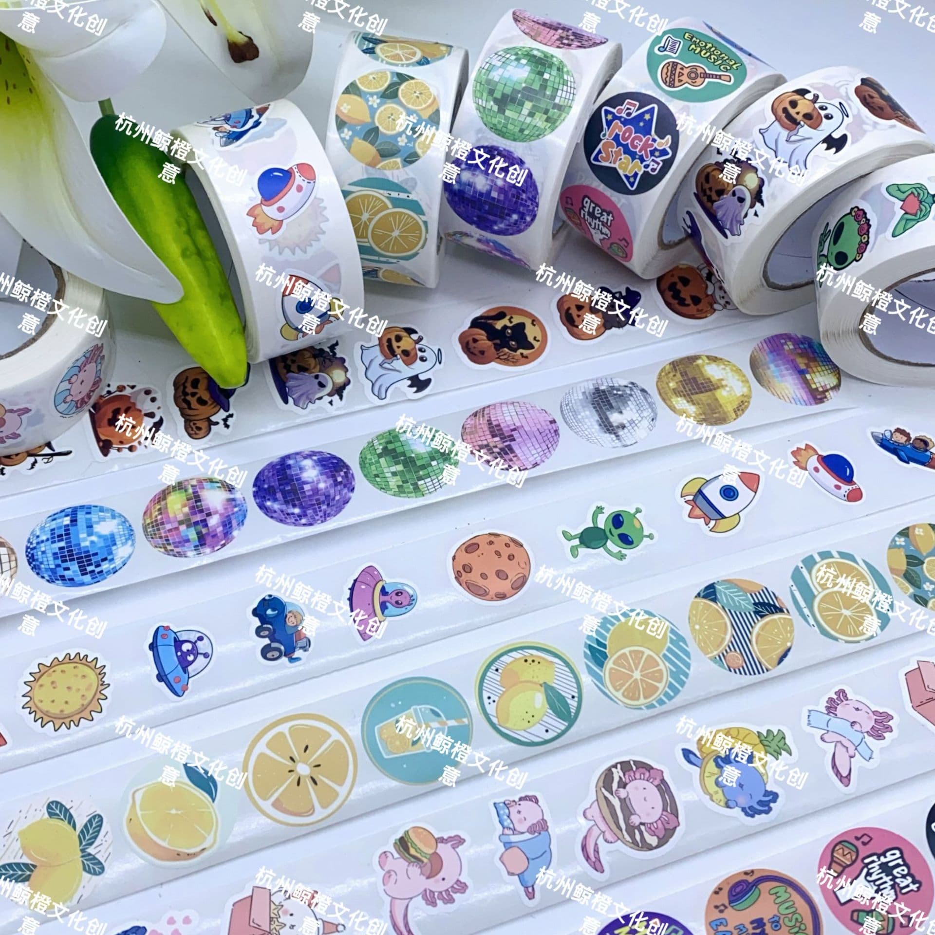 Factory direct supply of many styles of roll stickers, cartoon seal stickers, self-adhesive labels, hand account stickers, reward stickers