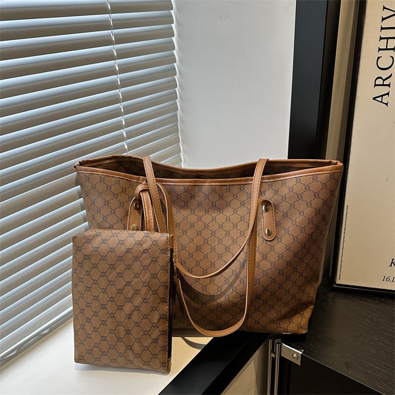2024 New Fashion Personalized Commuter Tote Bag Beautiful Niche Design Light Luxury Elegant Shoulder Underarm Bag