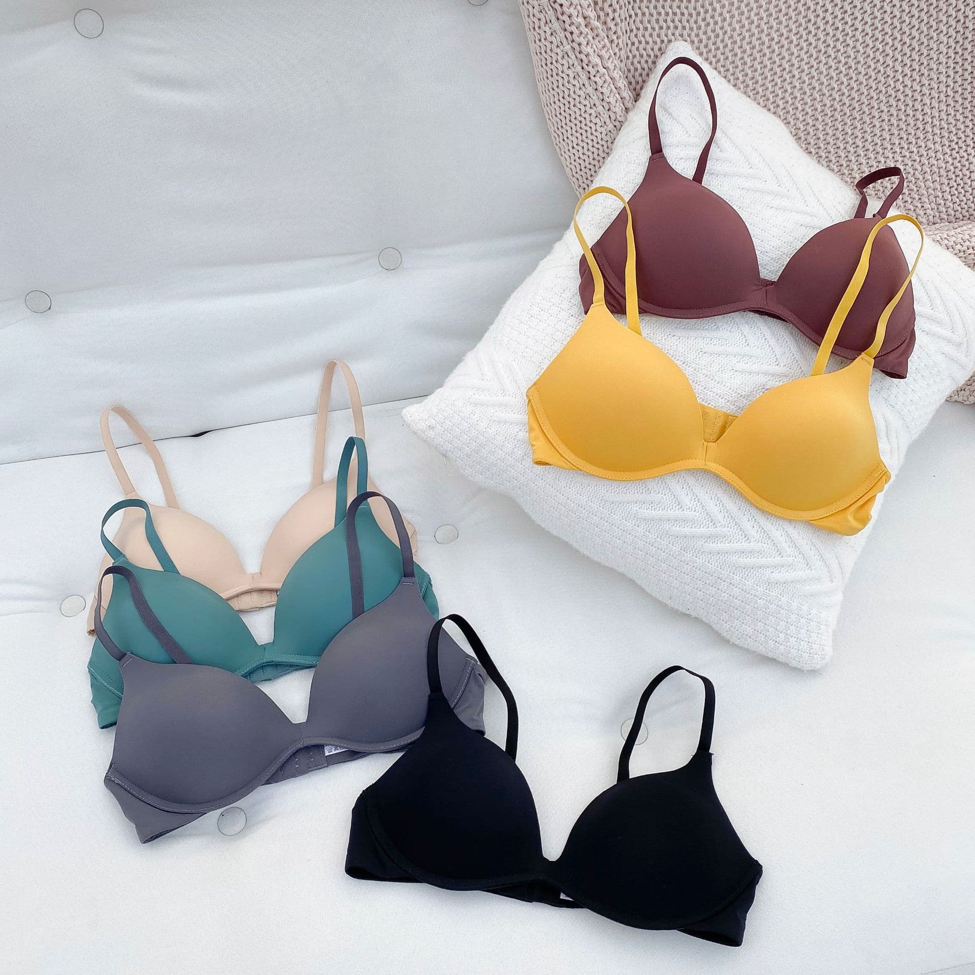 2026 New Japanese Simple Underwear Women's Summer Thin Seamless Student Bra One-piece Wireless Bra