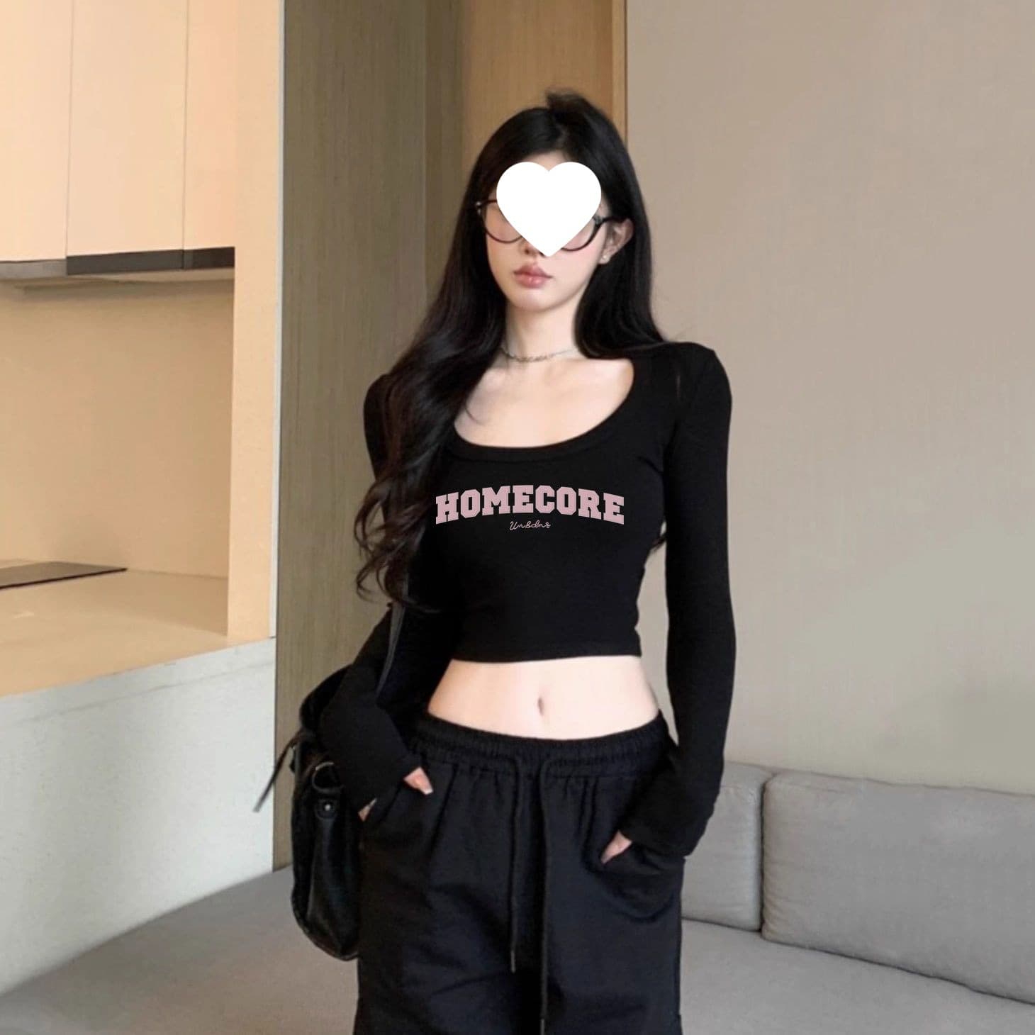 New Spring Women's U-Neck Pure and Alluring Long-Sleeve T-Shirt, Designed with a Sense of Style, Slim-Fitting Short Crop Top for Trendy Ladies