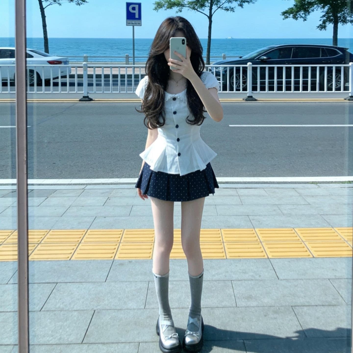 Korean Style Fashionable Women's Summer Outfit Set: Short-Sleeve Fitted Top with Peter Pan Collar and Polka Dot Mini Skirt, Two-Piece Set