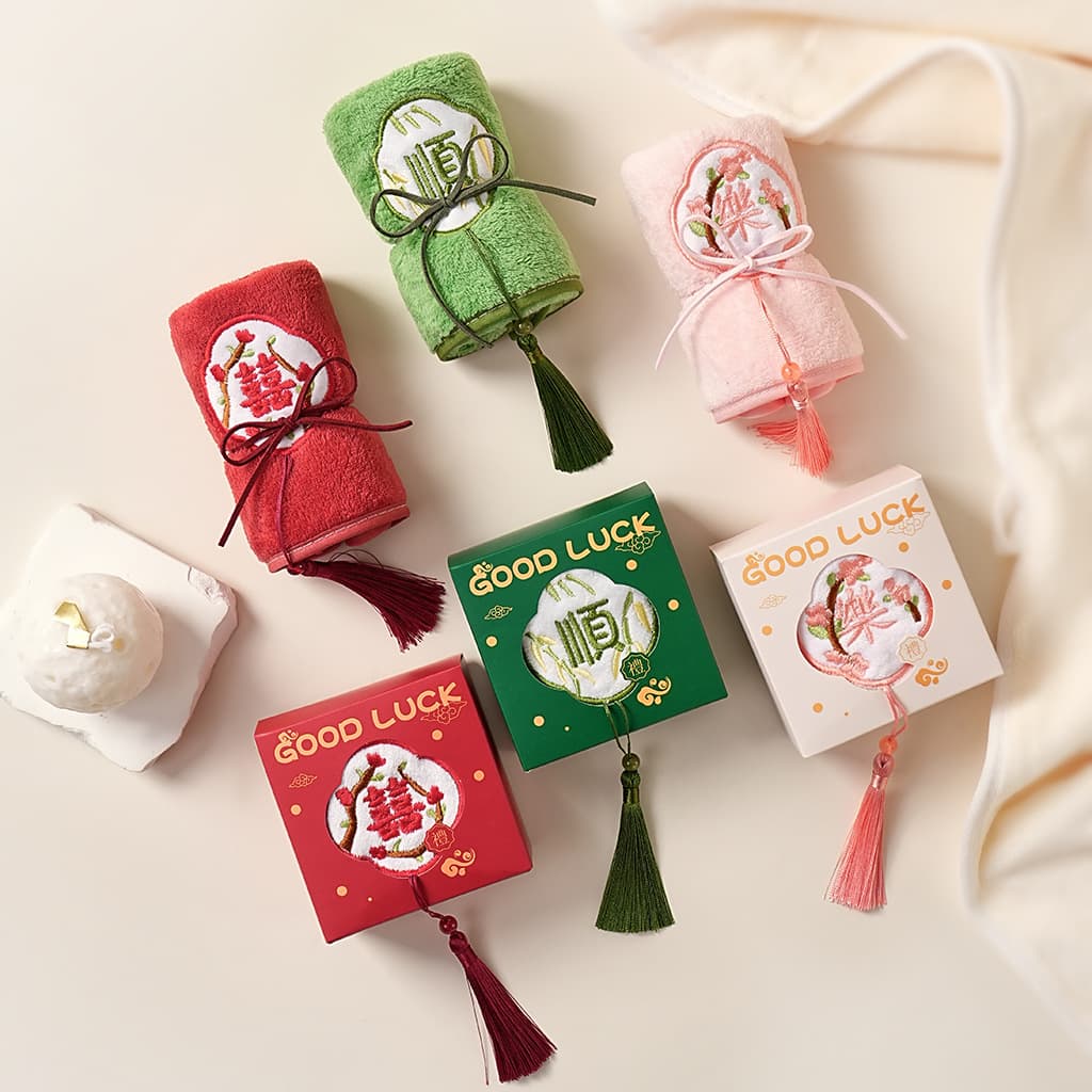 Wedding souvenir embroidered towel Chinese bridesmaid practical wedding gift box towel Chinese style birthday tassel square towel