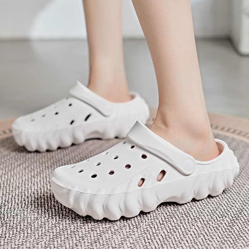 2025 Summer Couple Thick-Soled Crocs Men Heightening Wear-Resistant Casual Beach Sandals Slippers Cloud-Like Slippers