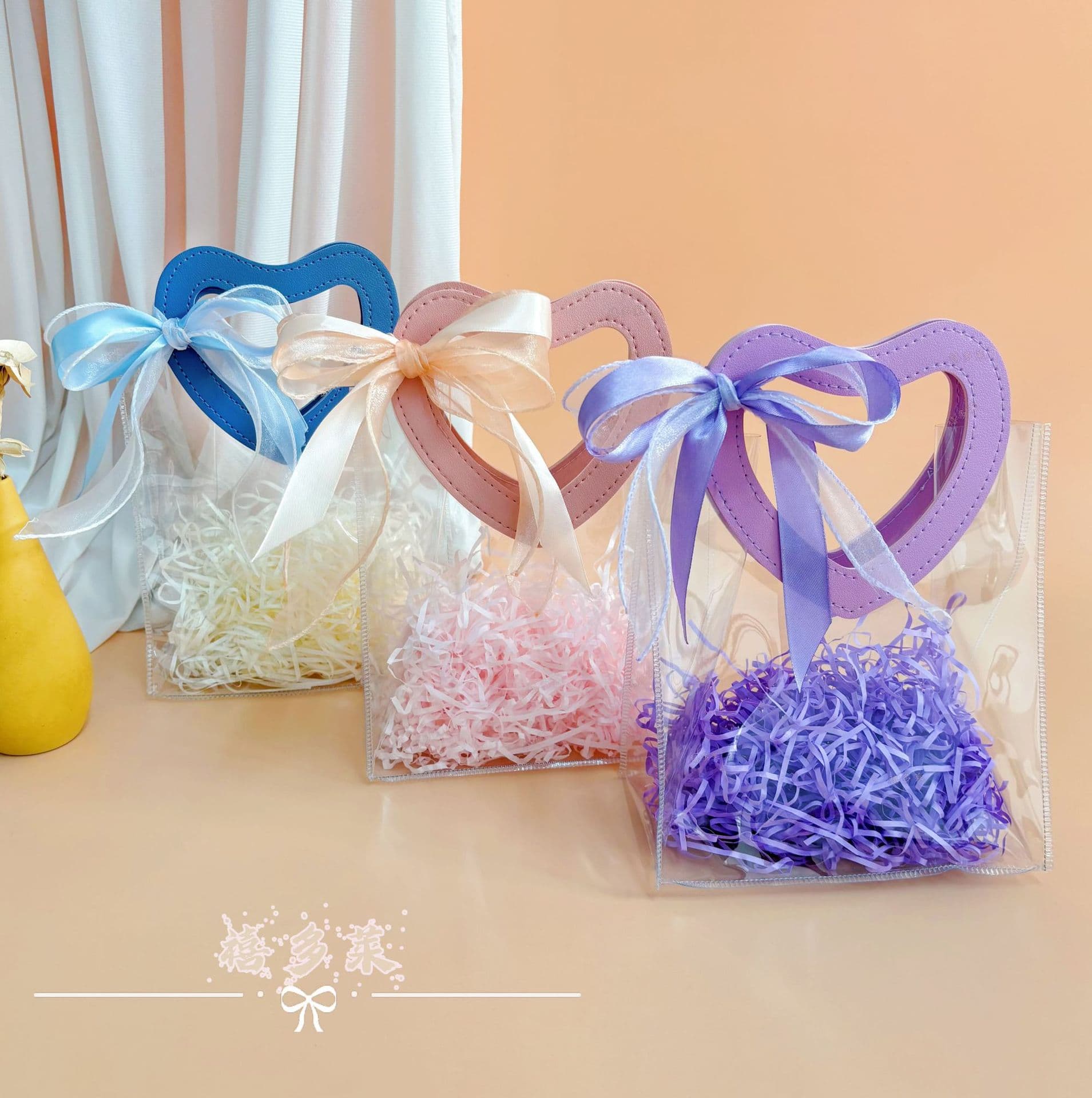 Love gift bag, heart-shaped souvenir bag, women's day gift bag, high-end transparent plastic gift bag