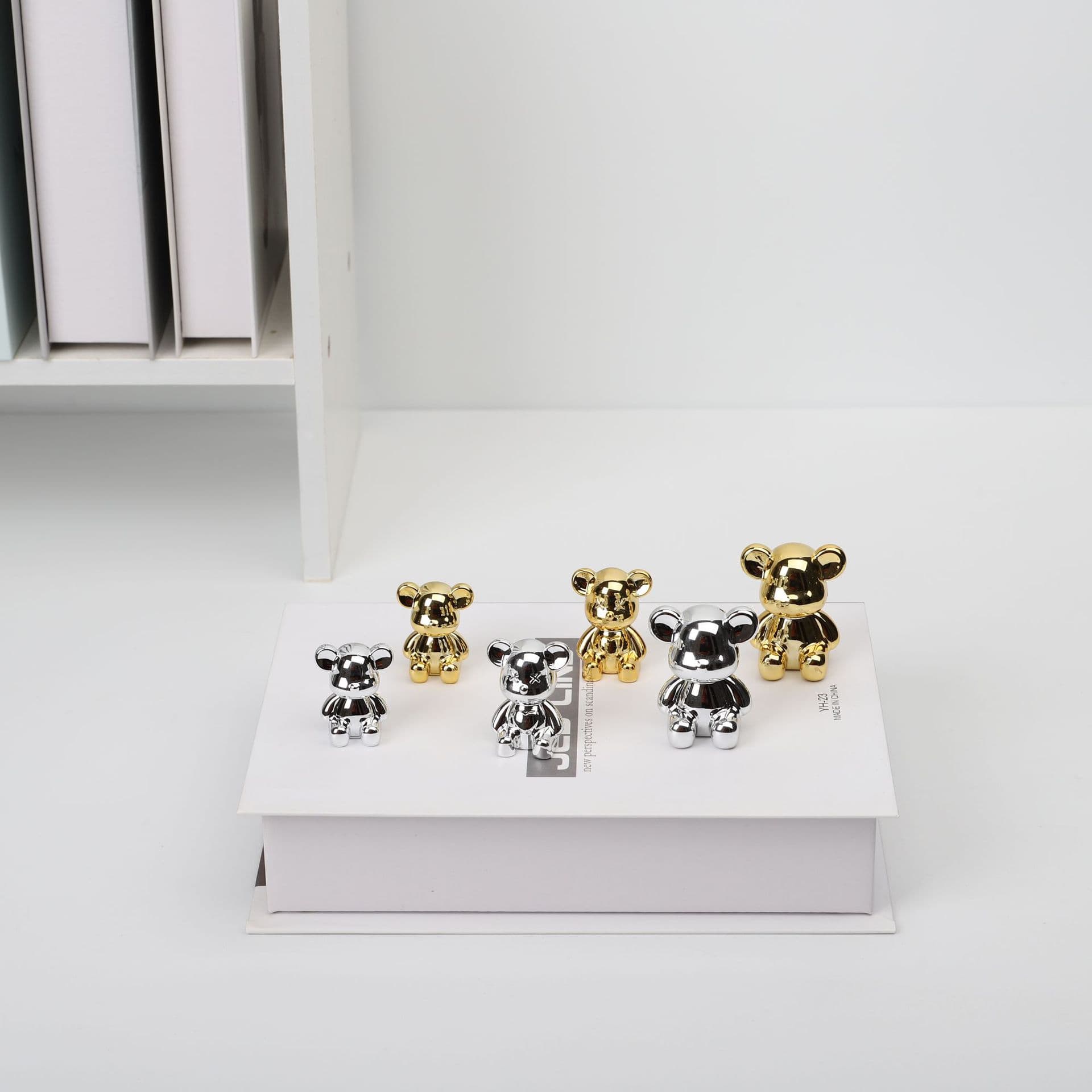 Specializing in the production and wholesale of plastic accessories Internet celebrity violent bear fruit plate candy tissue box accessories decorative top beads ornaments