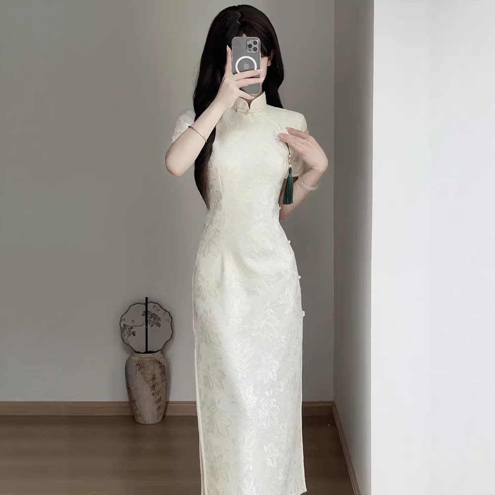 New Chinese-Style Qipao Summer Champagne Color Engagement High-End Elegant Improved Young Girl Dress New Model 2026