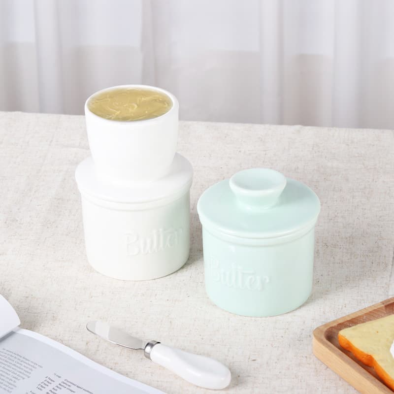 Cross-border hot selling embossed LOGO ceramic butter jar butter storage jar butter box with lid and water seal