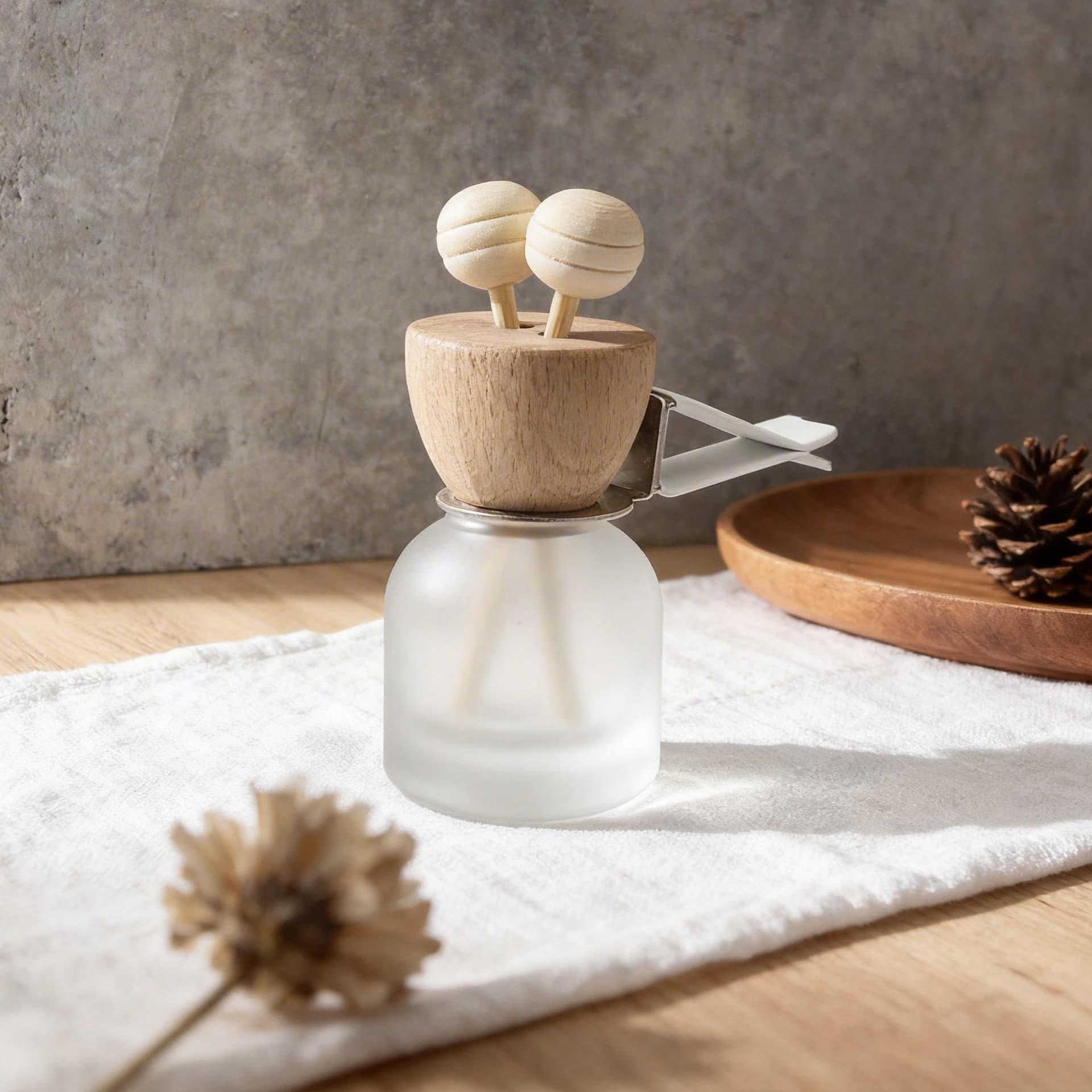 Creative Car Vent Clip Air Freshener Diffuser Matte Essential Oil Refillable Bottle Empty Bottle Wholesale Hot Selling