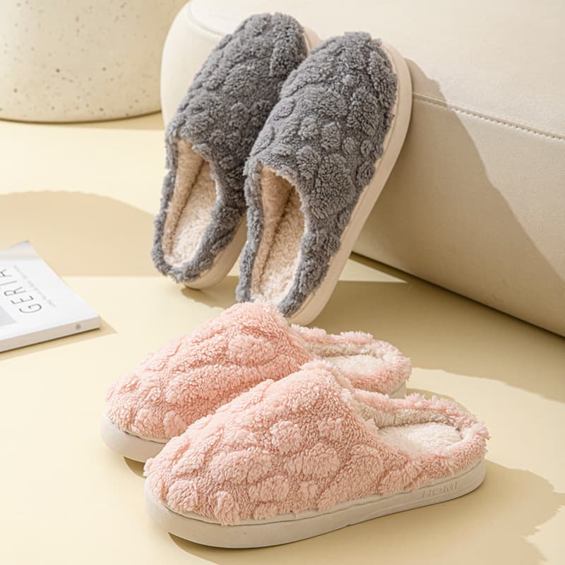Women's Fuzzy Slippers for Autumn and Winter, Indoor Home Warmth, Thick Sole, Durable, Cloud-Like Comfort, Versatile Couple's Postpartum Shoes for Men