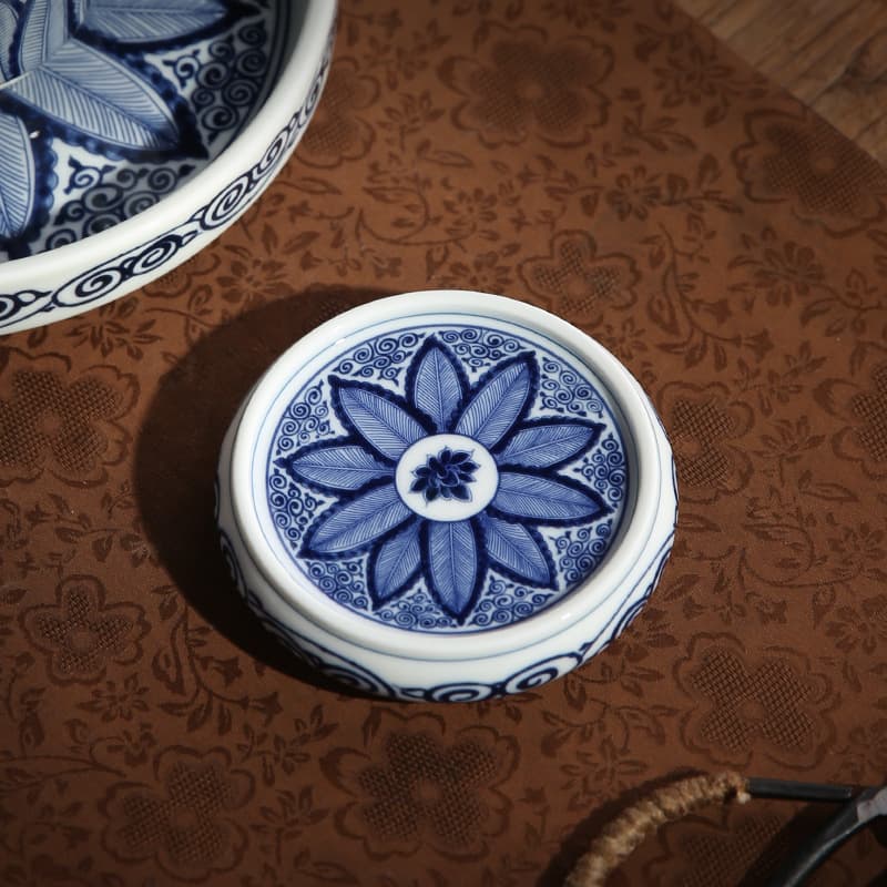 Jingdezhen retro blue and white porcelain tea saucer base, ceramic dish lid holder, high-end coaster, heat-insulating mat, tea mat, tea ceremony.
