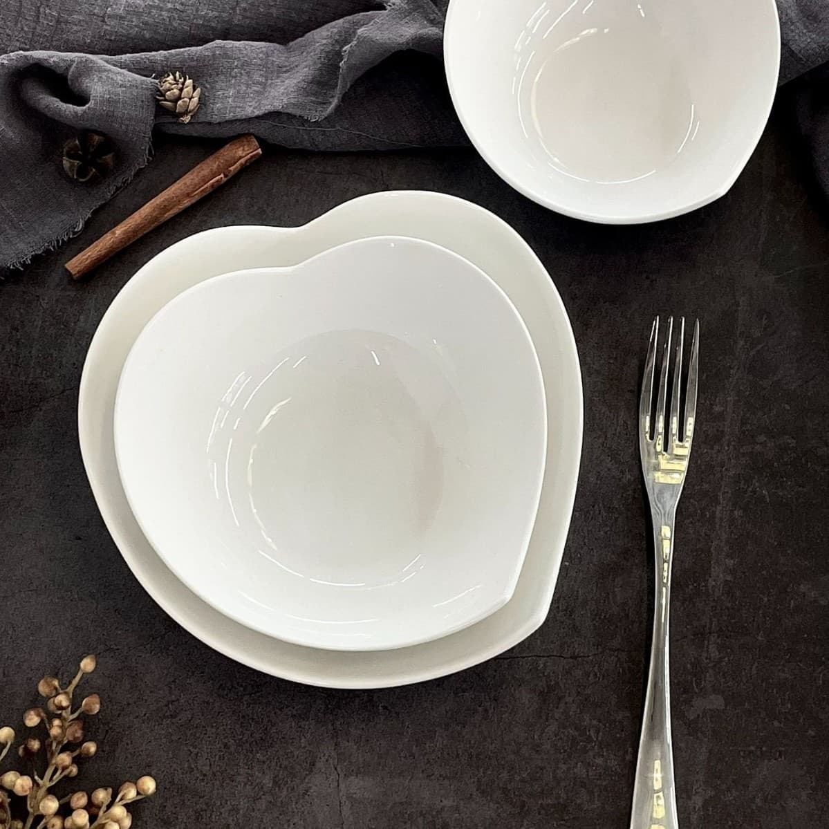 High-looking pure white ceramic bowl, love fruit salad bowl, household rice bowl, soup bowl, noodle bowl, instant noodle bowl wholesale cross-border