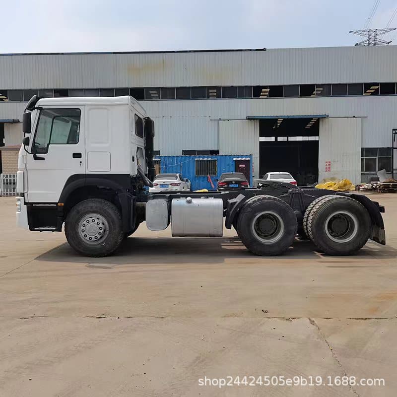 Rear Eight-Wheel Howo Tractor Head for Sale, Dual-Drive Cargo Transport Truck Head, 380 HP Tractor Trailer Head
