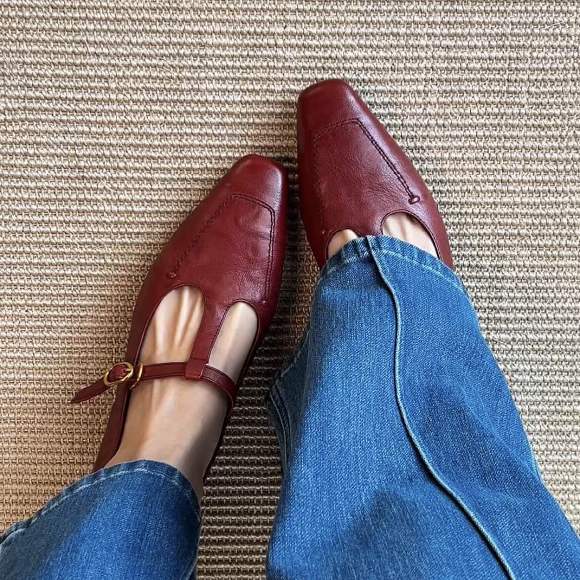 Trendy Mary Jane Shoes with Square Toe and T-Strap for Women, Featuring a Sophisticated and Intellectual Style, Retro Elegance, and Versatile Charm