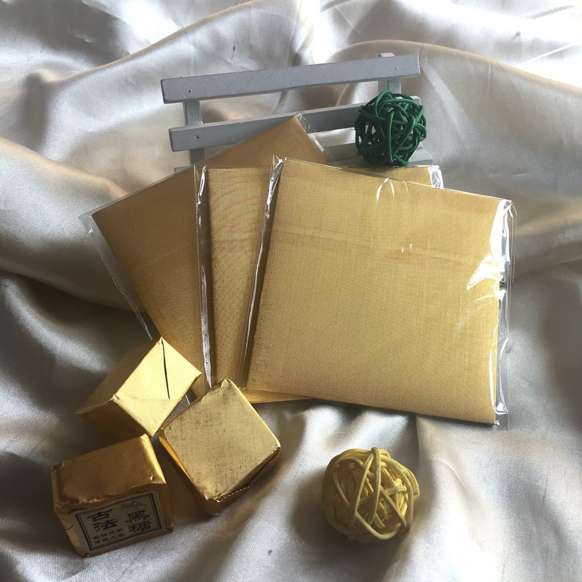 Ferrero Rocher chocolate wrapping foil, handmade chocolate wrapping gold foil paper, moisture-proof embossed aluminum foil 10x10