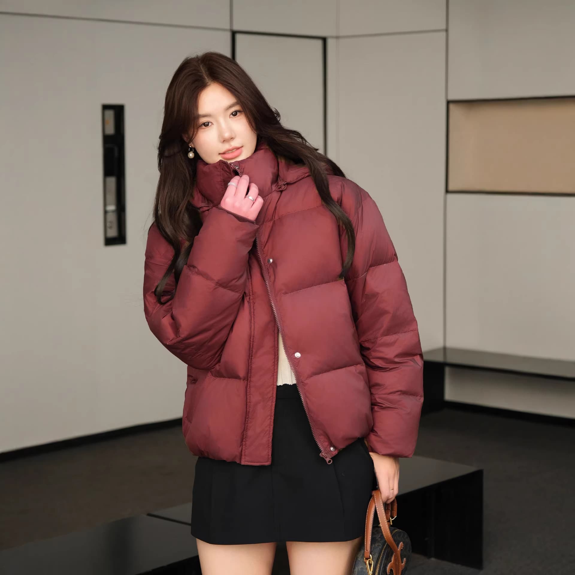 Short Puff Down Jacket for Women Winter 2025 New Style Premium Thick White Duck Down Puffer Coat Stylish Outerwear