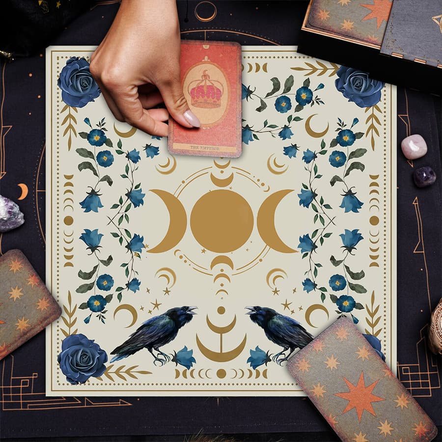 Cross-Border Hot Selling Vintage Moon Phase Tree of Life Altar Cloth Five-Pointed Star Tarot Black Oracle Cloth Tarot Table Cloth Mat