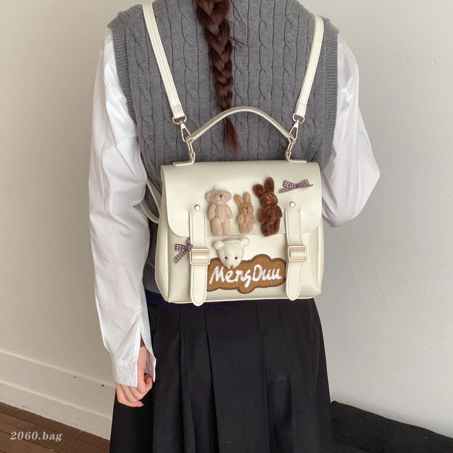 Cute girl college Korean style bag female style bear Xiaofang doll style crossbody bag new 2026 portable class
