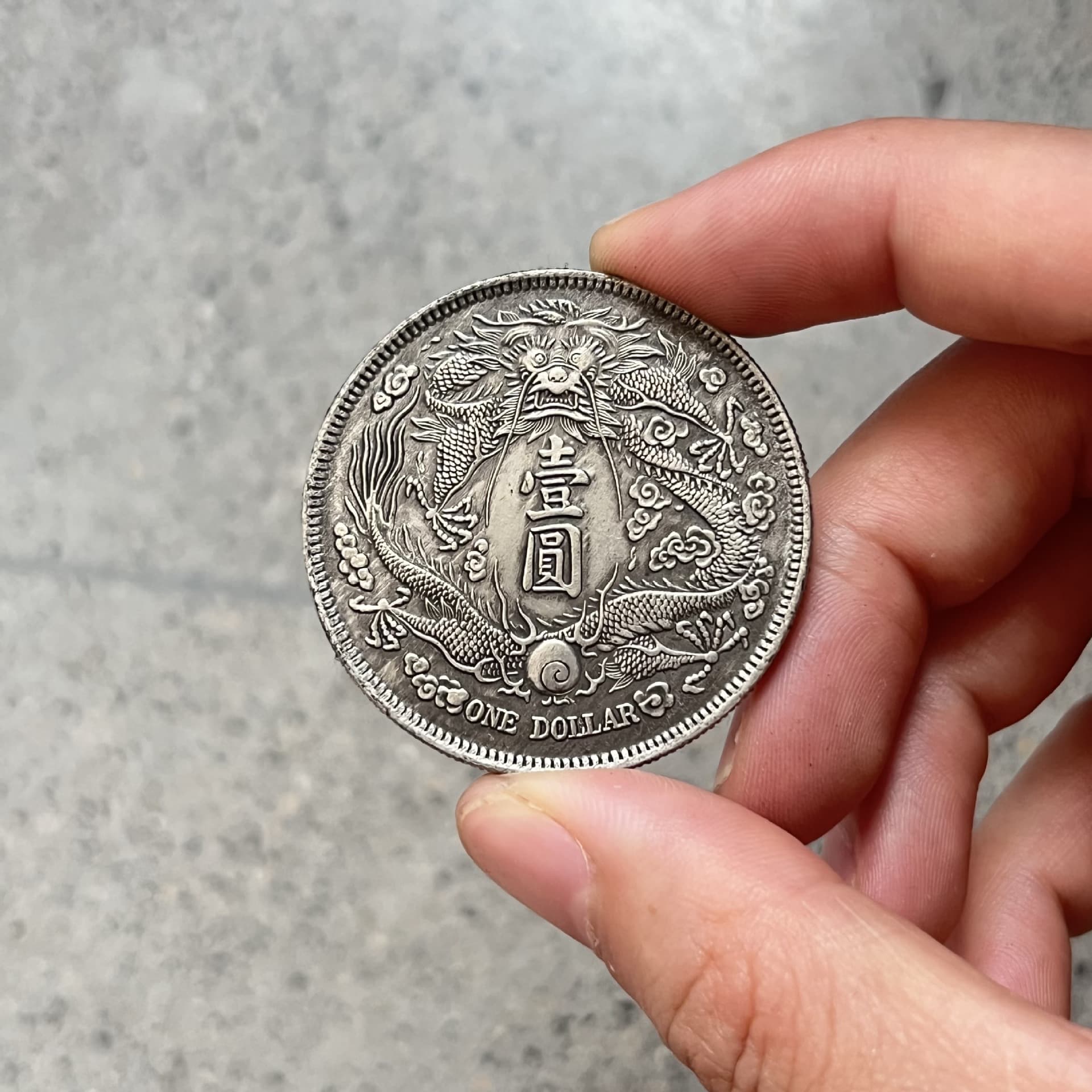 Antique handicrafts long-bearded dragon Xuantong three-year copper alloy old silver dollar wholesale Qing silver coin manufacturer silver dollar