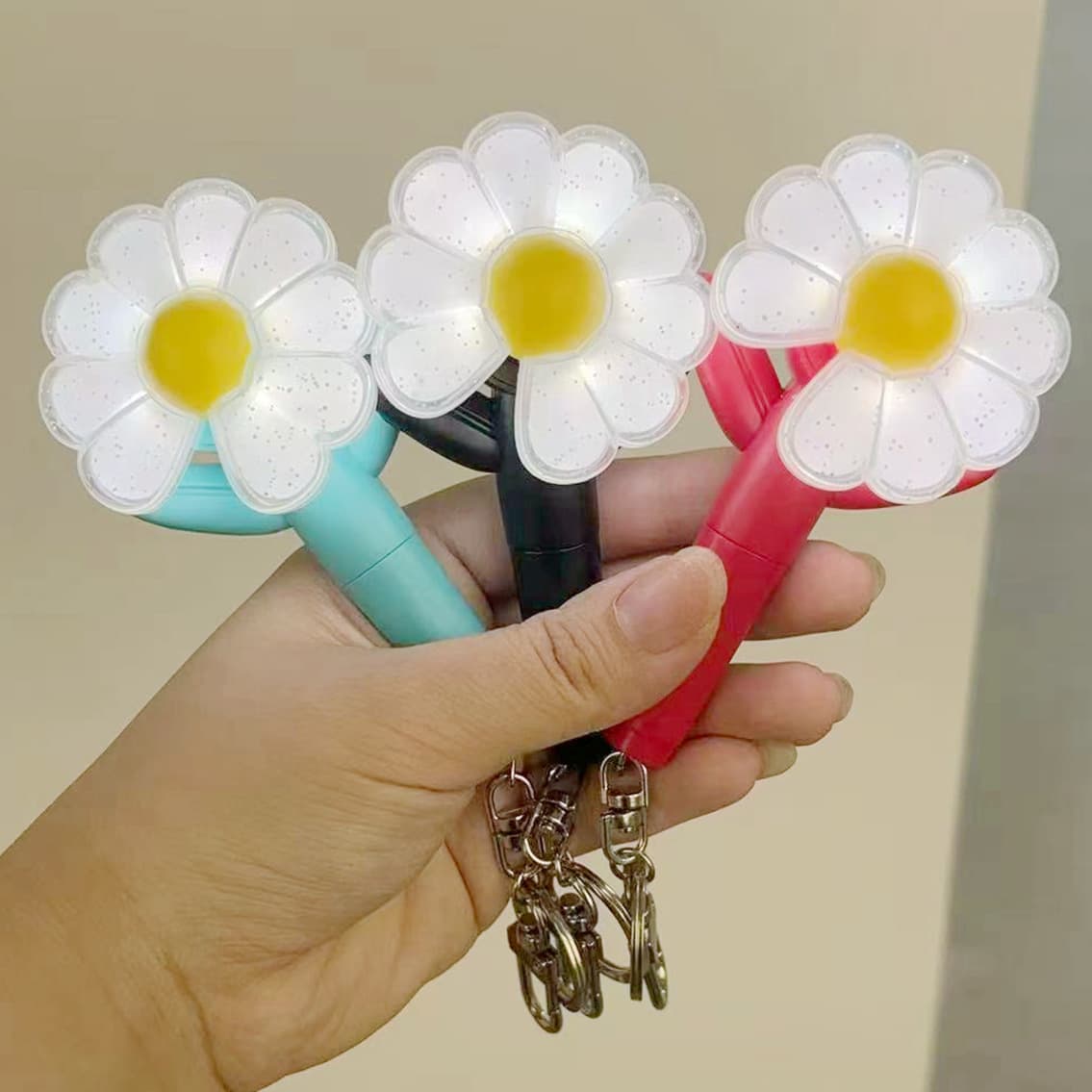 G-Dragon Mini Daisy Lightstick Keychain, Light-Up Pendant Merchandise, G-Dragon Same Style Glow Stick