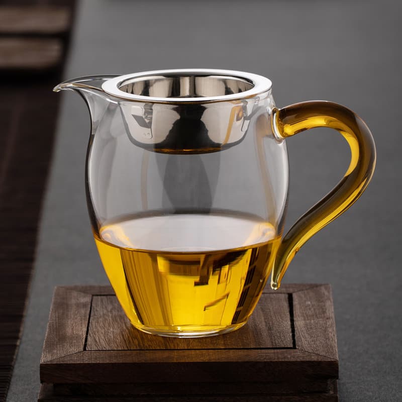 Glass Fairness Cup with Integrated Tea Strainer, Thickened Heat-Resistant Home Tea Dispenser Set with Tea Filter, Kung Fu Tea Accessories