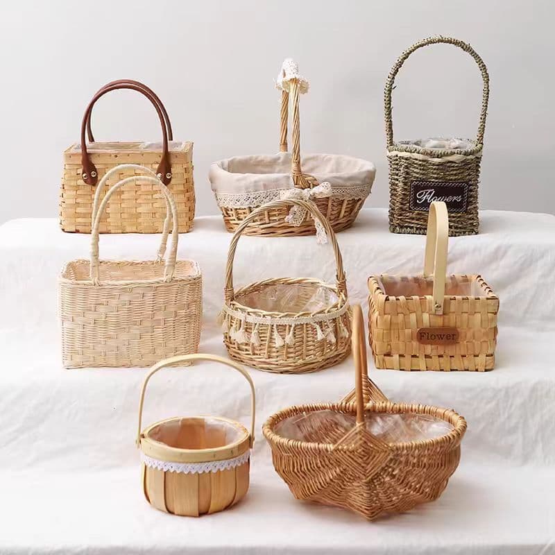 Handwoven Willow Flower Basket Fresh Flower Insert Portable Bamboo Storage Basket Handmade Wickerwork Gift Basket for Parties