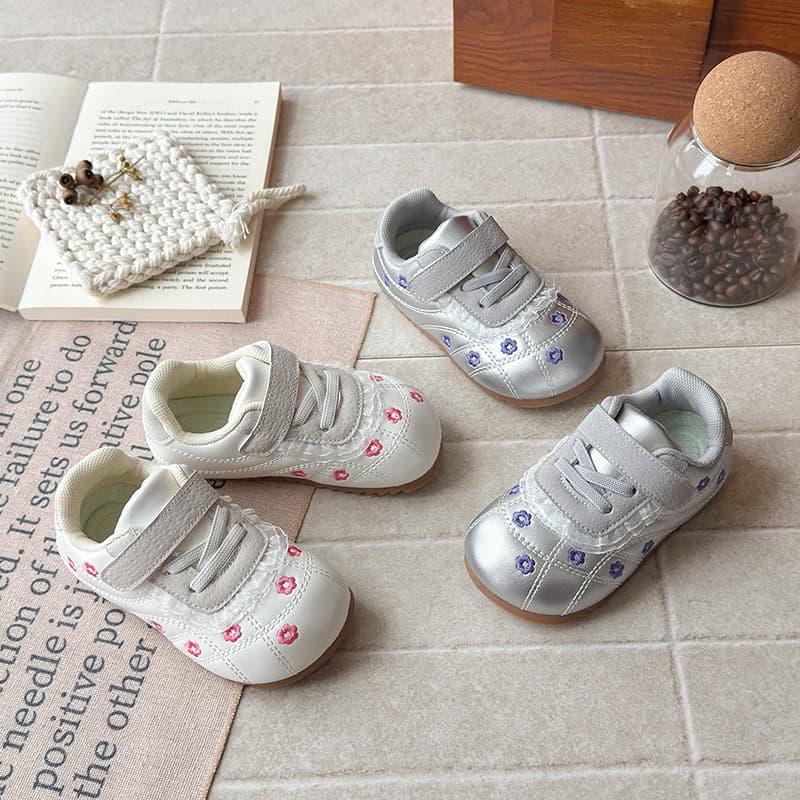 Girls Casual Sports Shoes 2026 Spring and Autumn New Embroidered Soft-Sole Children's Kindergarten Low-Top Sneakers
