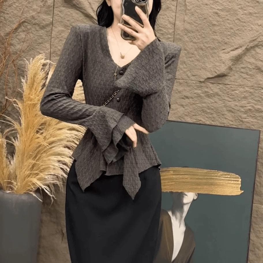 French Chic Pleated Waist Flared Sleeve Top for Women 2024 Early Autumn New V-Neck Slim Fit Versatile Long-Sleeve T-Shirt