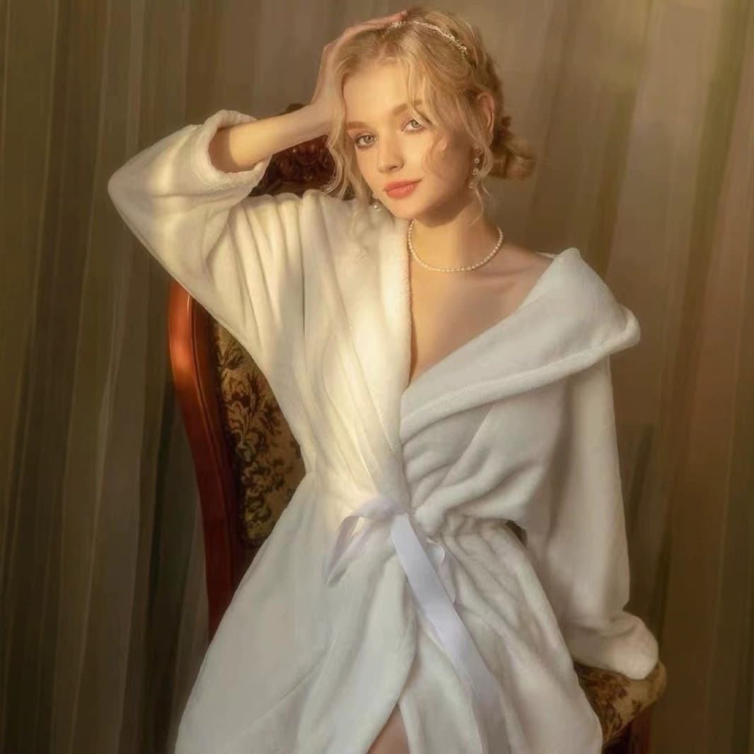 Autumn and Winter Coral Fleece Women's Bathrobe Pajamas Bath Towel Bathrobe, Extra-Long, Supports Drop Shipping, Thickened and Warm