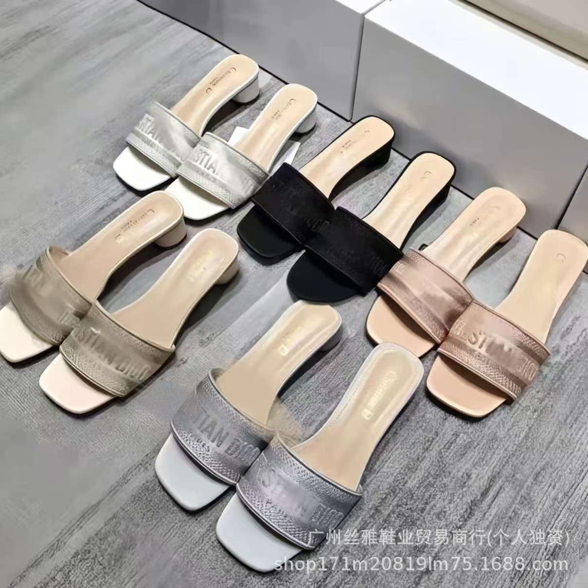 D Brand Export 2026 Summer New Embroidered Sheepskin Letter Slide Sandals with Round Chunky Heel for Vacation