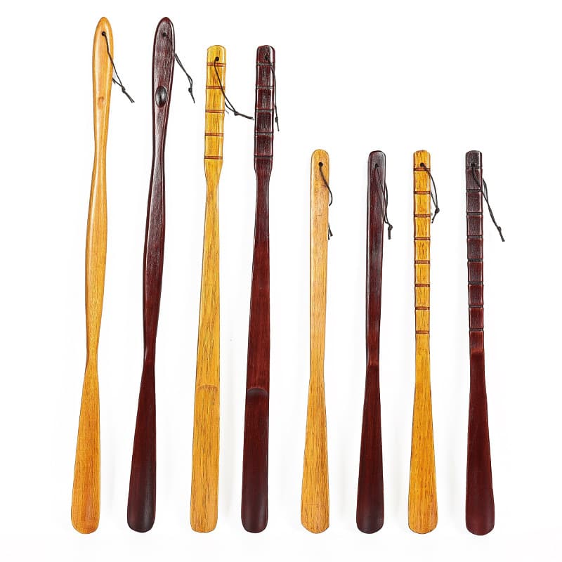 Wholesale of solid wood shoe horns for pregnant women and the elderly, long-handled shoe helpers for lazy people, extended shoe horns for hotels and home use.