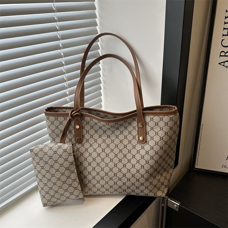 Large Capacity Women's Commuter Tote Bag 2024 New Stylish Niche Fashion Shoulder Bag