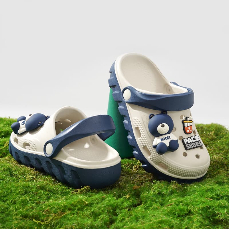 Children's Perforated Shoes Summer Closed-Toe Slippers Boys and Girls Anti-Slip Breathable Lightweight Soft Sole Home Wearable Beach Sandals