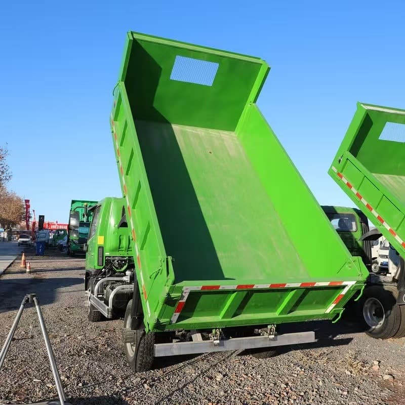 Garbage Transport Vehicle, Intelligent Isuzu 6 Cubic Meter Compaction Garbage Truck, HOWO Tipper Stock Vehicle